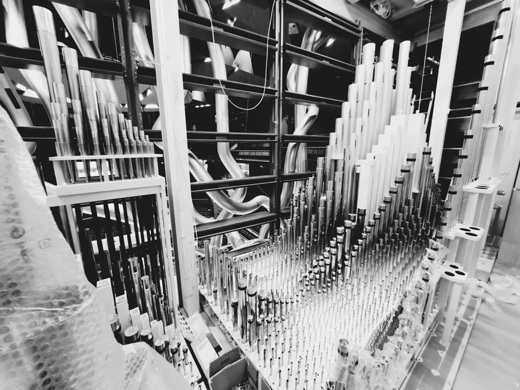 Blick auf das Innenleben / Pfeifenwerk der neuen Konzertorgel in Helsinki.